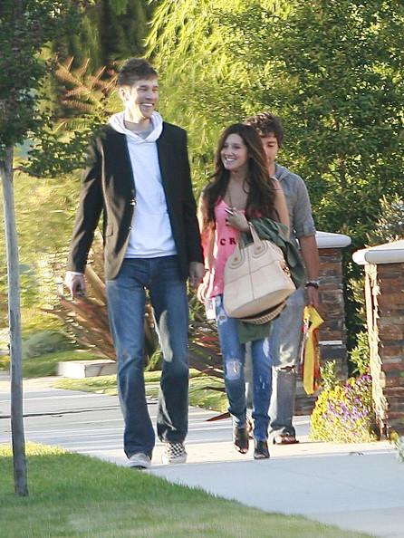 Ashley+Tisdale+Boyfriend+Leaving+House+RKM4DGVc2KYl.jpg